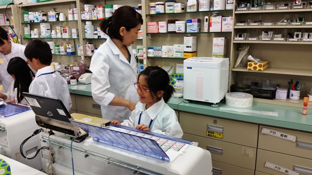 子ども調剤体験会を開催しました